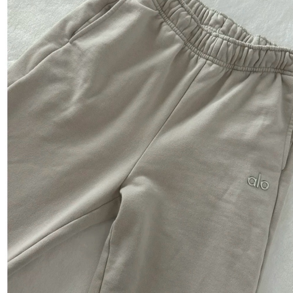 Alo Accolade sweatpants in Bone